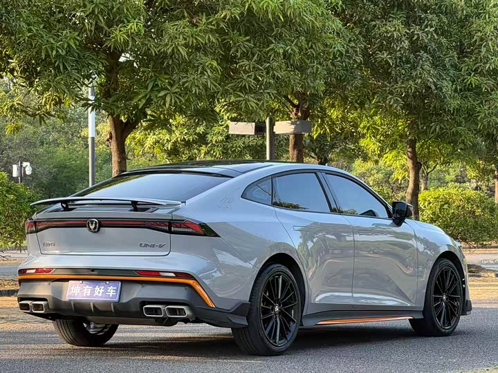 Changan UNI-V 2025 2025款 1.5T 500Bar尊贵运动型