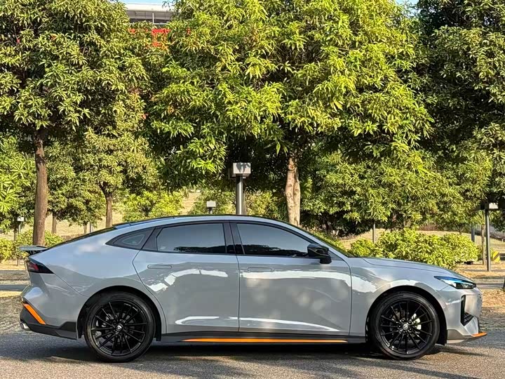 Changan UNI-V 2025 2025款 1.5T 500Bar尊贵运动型