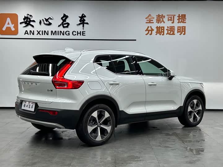 2025 Volvo XC40