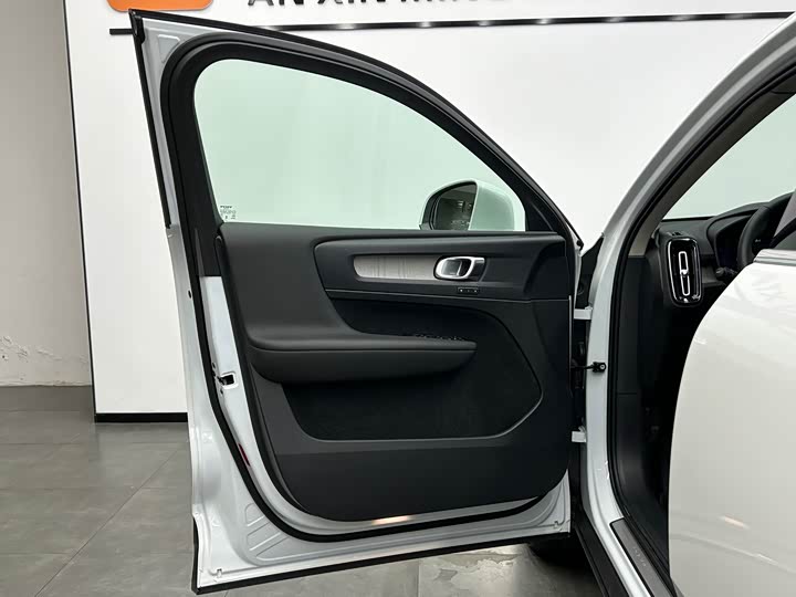 Volvo XC40 2025 2025款 B4 四驱智远豪华版