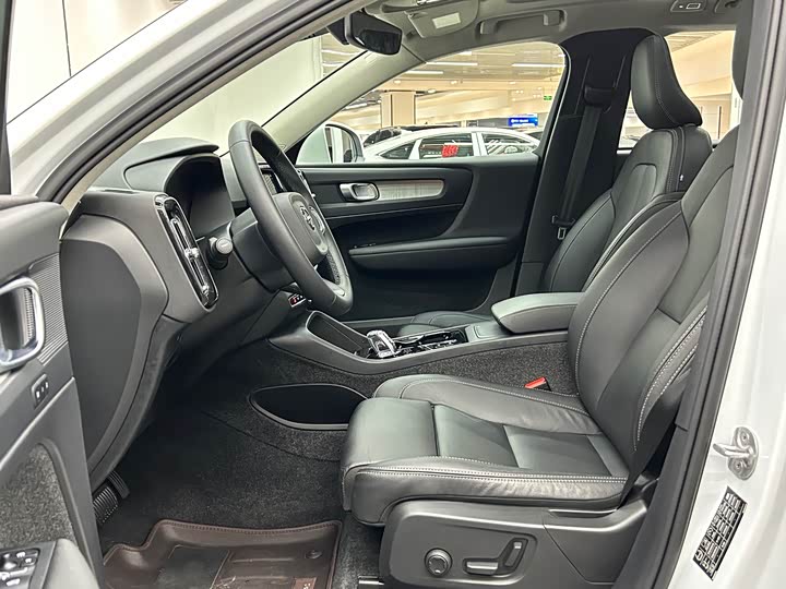 Volvo XC40 2025 2025款 B4 四驱智远豪华版