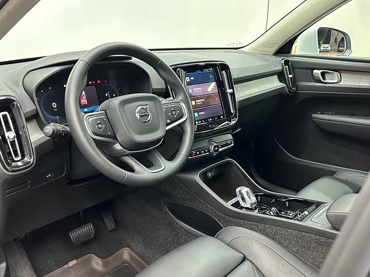 Volvo XC40 2025 2025款 B4 四驱智远豪华版