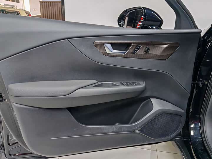 Hongqi E-QM5 2024 2024款 450km 出行版