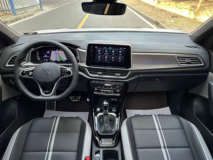 Volkswagen T-Roc 2025 2025款 改款 300TSI DSG两驱辰光版