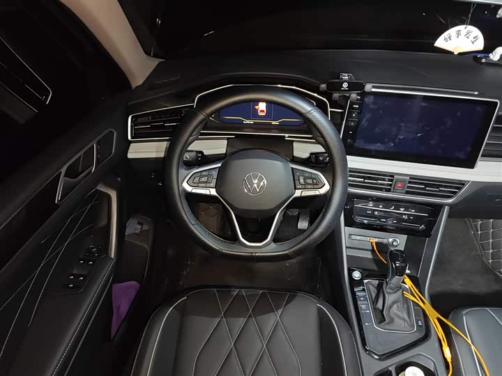 Volkswagen Tiguan L Pro 2025 2025款 出众款 300TSI 自动两驱龙腾版