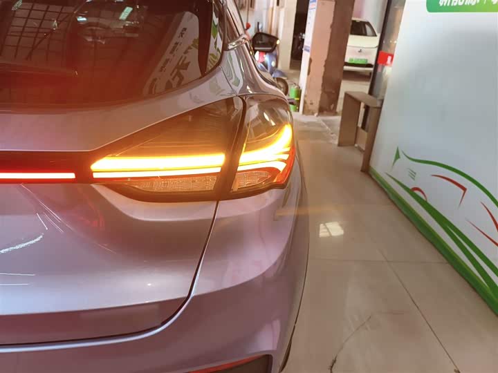 Geely Geometry M6 2022 2022款 450 新享型