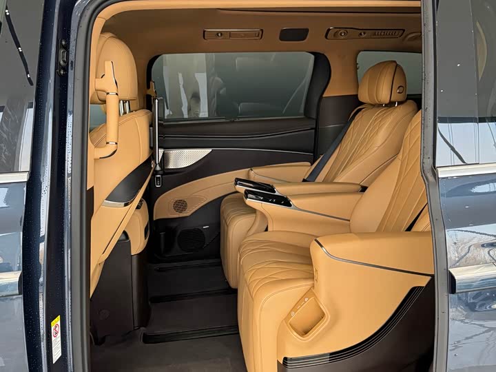 Denza D9 2025 2025款 DM-i 智驾版 1020 四驱旗舰型