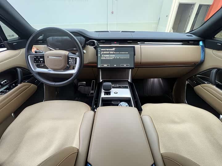 Land Rover Range Rover 2025 2025款 3.0 L6 400PS 盛世加长版