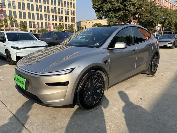Tesla Model Y 2025 2025款 长续航全轮驱动版