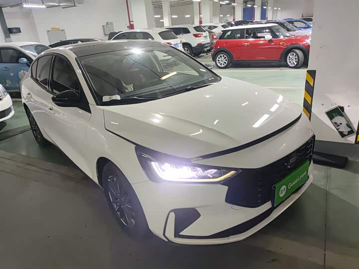 Ford Focus 2022 2022款 三厢 EcoBoost 180 自动竞速版