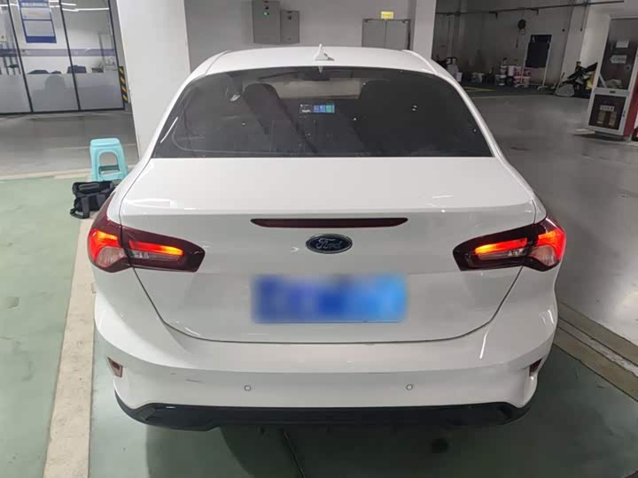 Ford Focus 2022 2022款 三厢 EcoBoost 180 自动竞速版