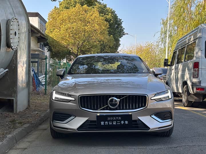 Volvo S60 2025 2025款 B4 智逸豪华版