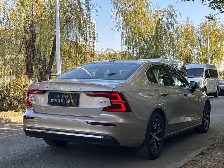 Volvo S60 2025 2025款 B4 智逸豪华版