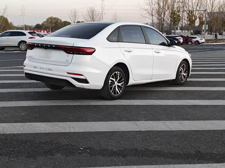 Geely Emgrand 2025 2025款 第4代 1.5L CVT星耀版