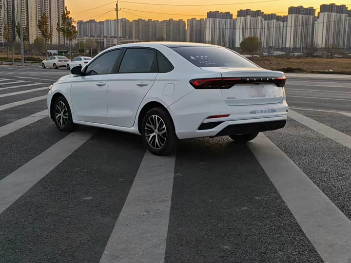 Geely Emgrand 2025 2025款 第4代 1.5L CVT星耀版