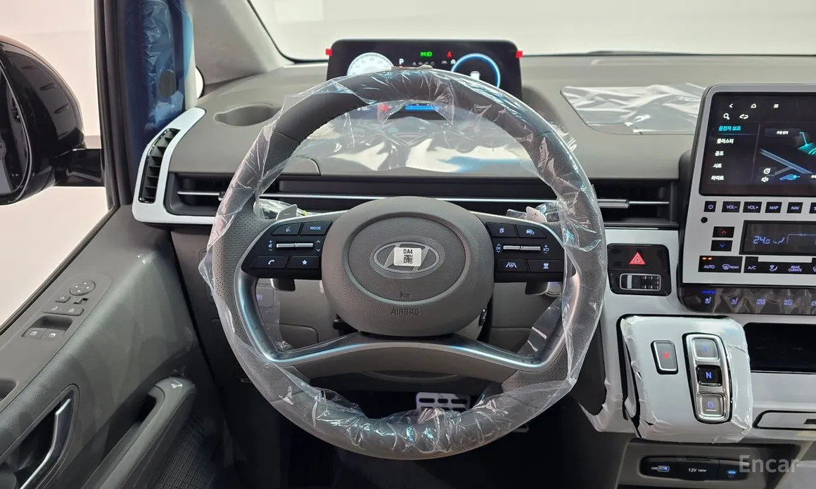 Hyundai Staria 2021 4WD Lounge 9-Seater