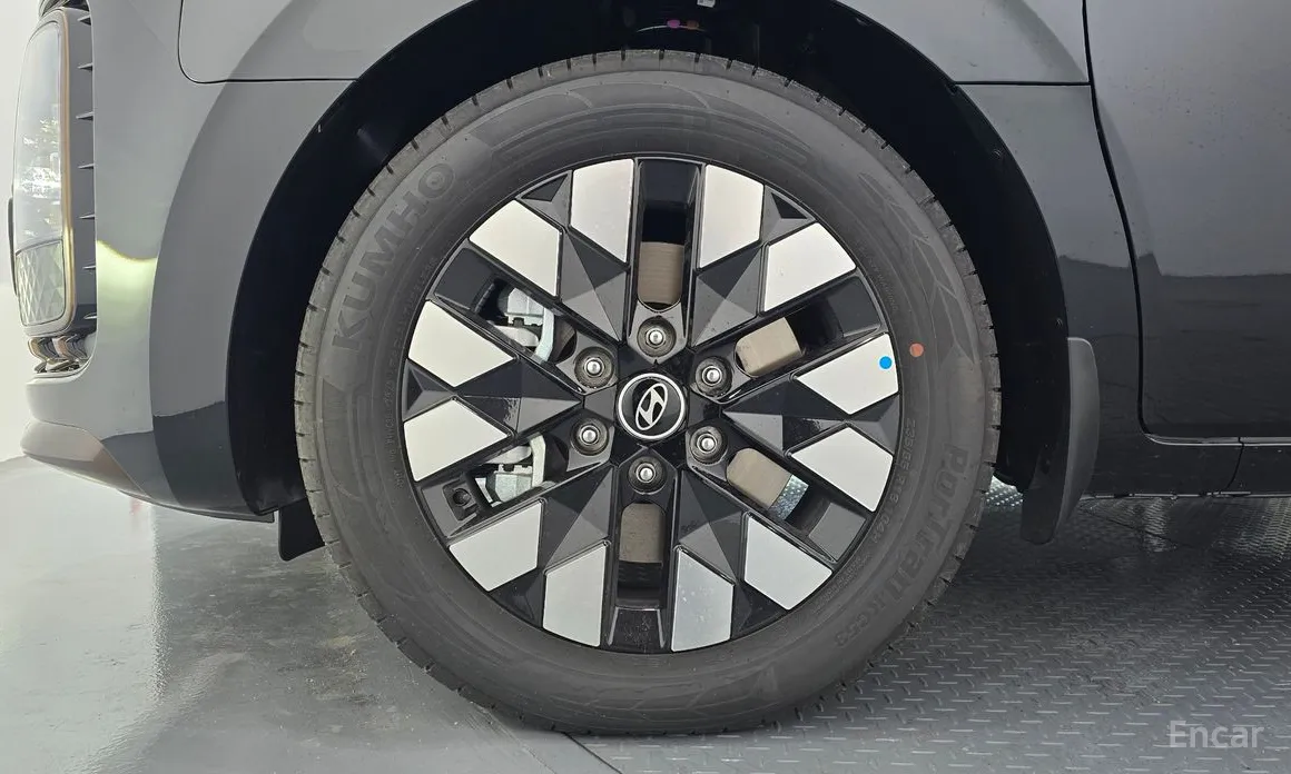 Hyundai Staria 2021 4WD Lounge 9-Seater