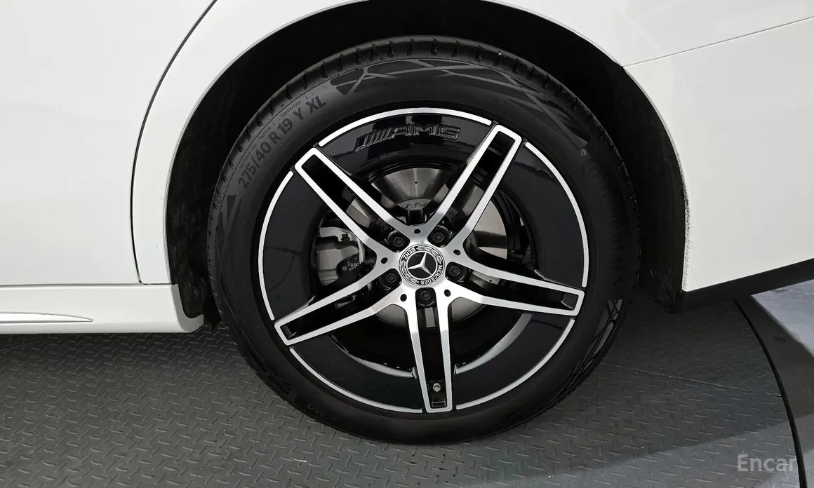 Mercedes-Benz E-Class 2024 E200 Avantgarde Limited