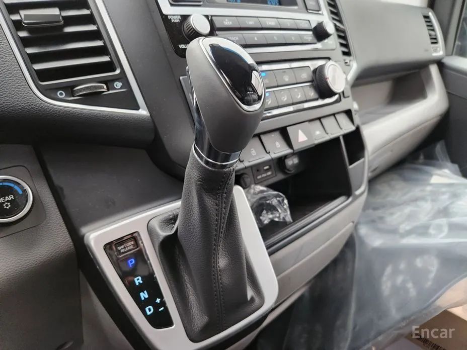 Hyundai Solati 2015 16-seater