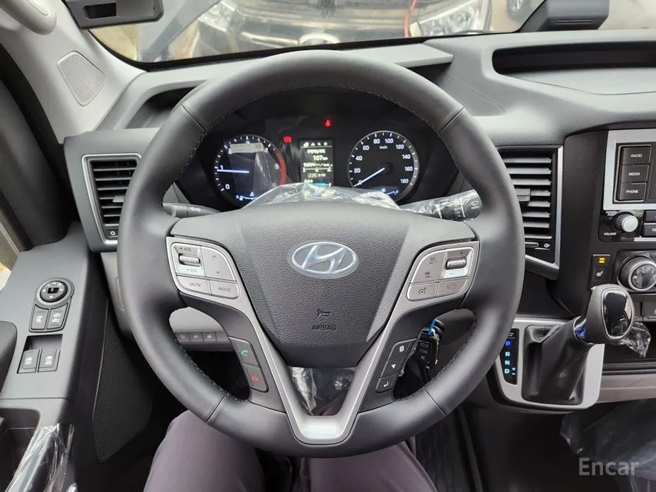Hyundai Solati 2015 16-seater