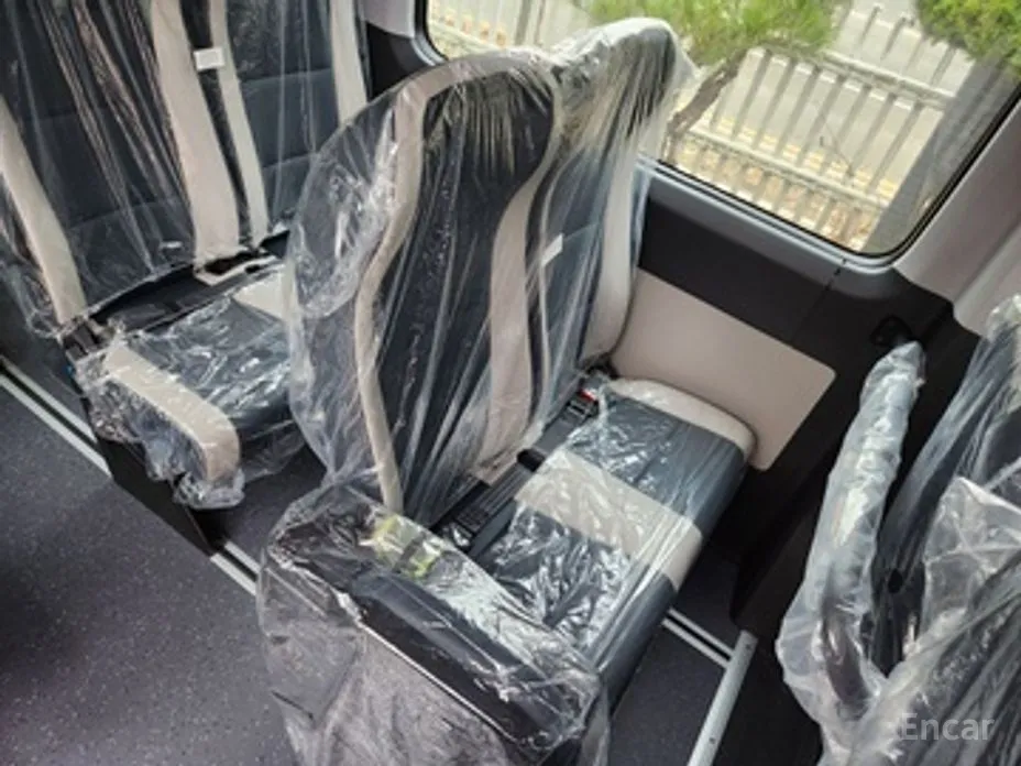 Hyundai Solati 2015 16-seater