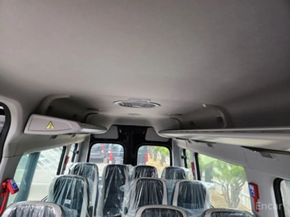 Hyundai Solati 2015 16-seater