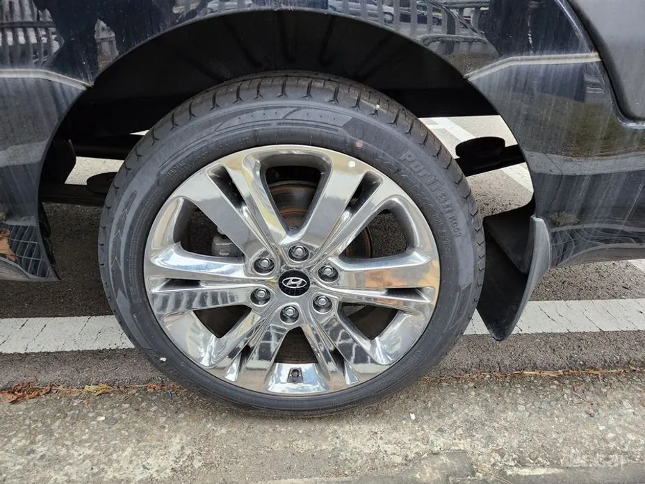 Hyundai Solati 2015 16-seater