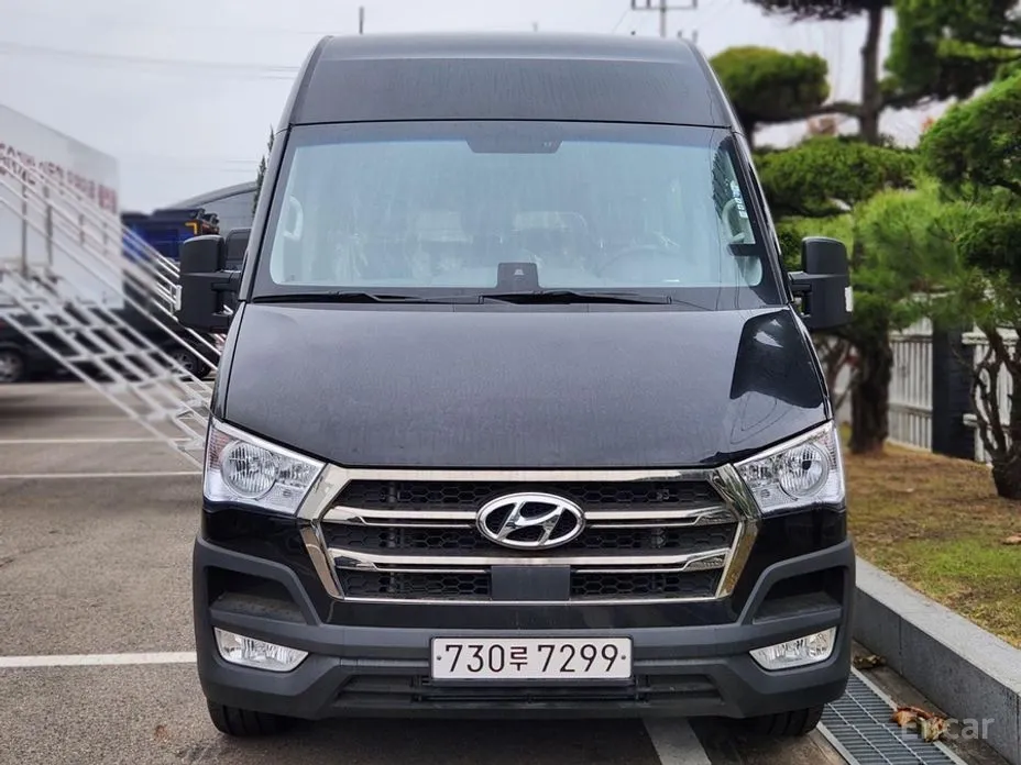 Hyundai Solati 2015 16-seater