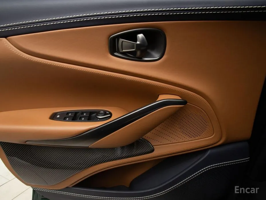 Aston Martin DBX 2020 4.0 V8