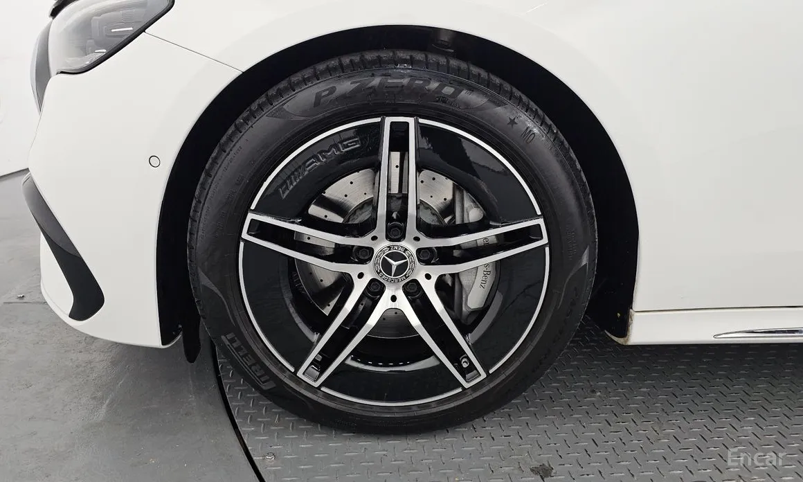 Mercedes-Benz E-Class 2024 E300 4MATIC AMG Line
