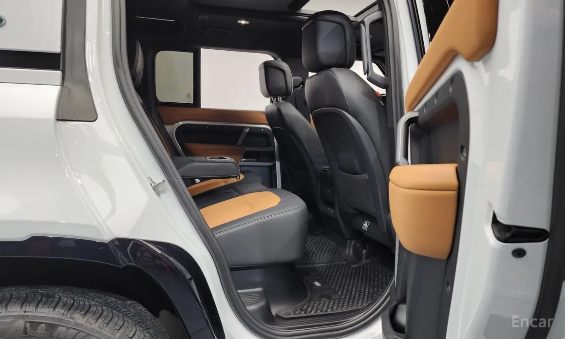 Land Rover Defender 2020 110 P300 X-Dynamic SE