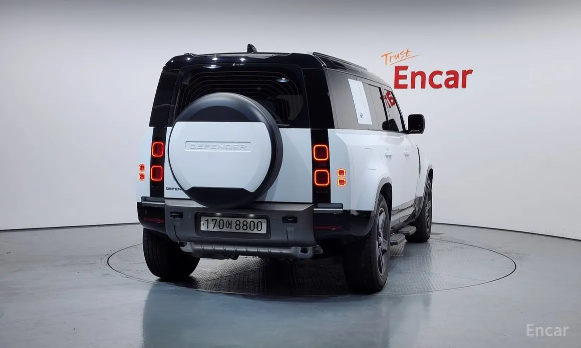 Land Rover Defender 2020 110 P300 X-Dynamic SE