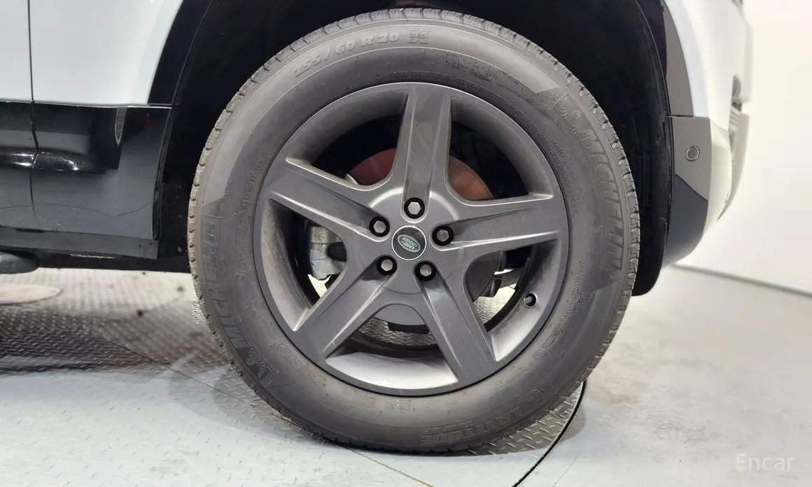 Land Rover Defender 2020 110 P300 X-Dynamic SE