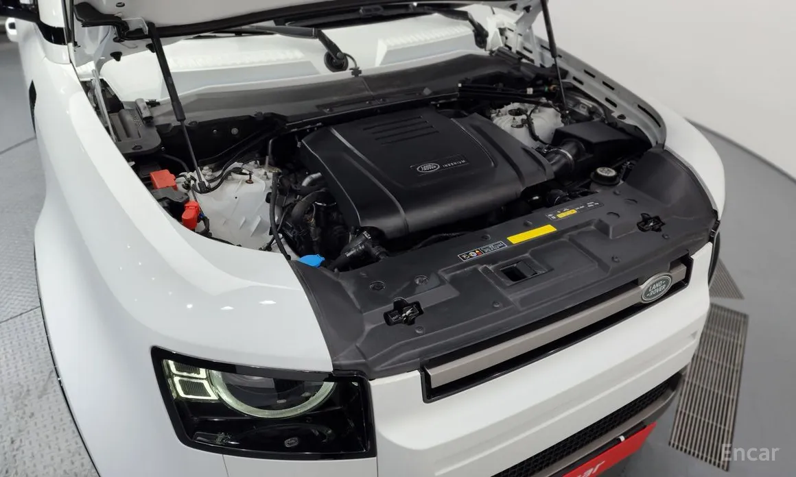 Land Rover Defender 2020 110 P300 X-Dynamic SE