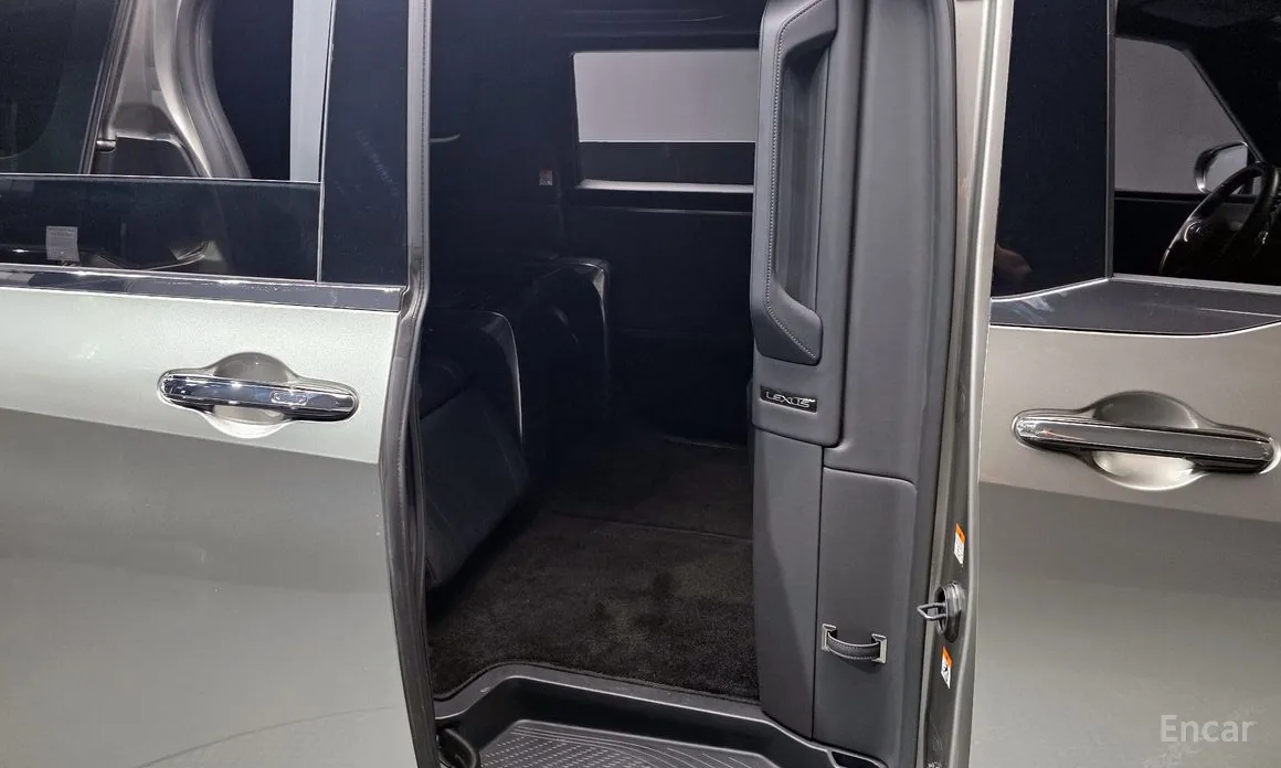 Lexus LM 2024 500h Royal