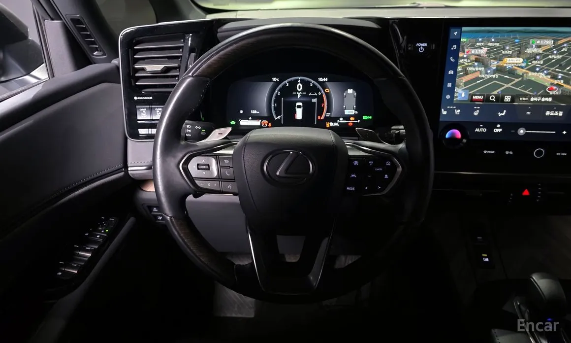 Lexus LM 2024 500h Royal