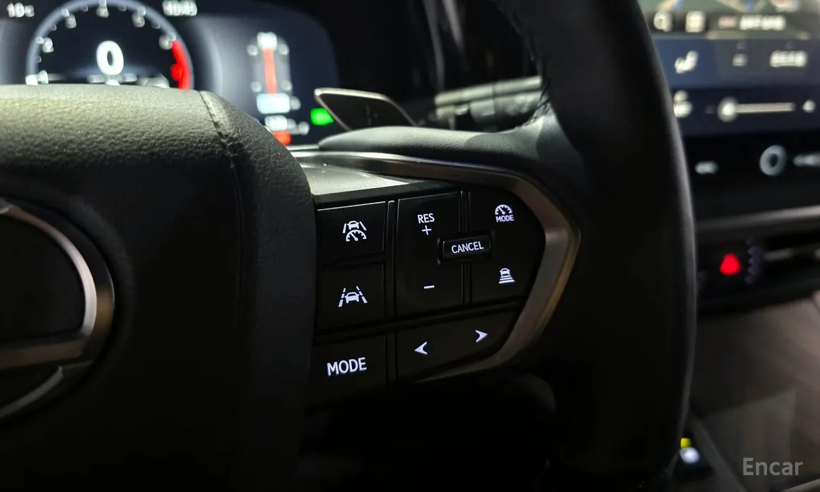 Lexus LM 2024 500h Royal