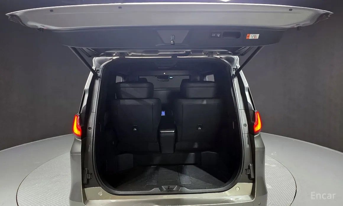 Lexus LM 2024 500h Royal