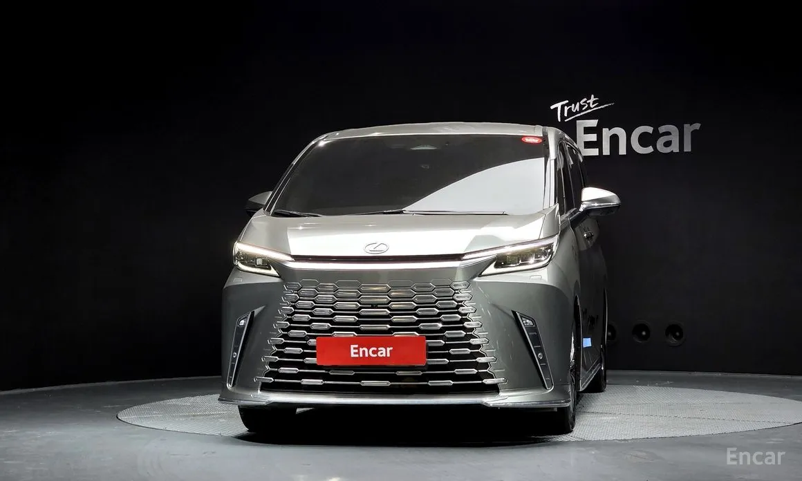 2024 Lexus LM