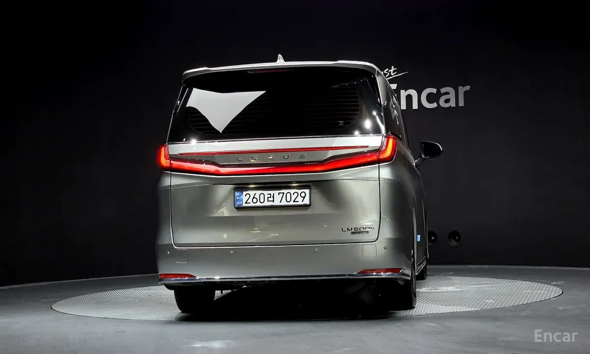 2024 Lexus LM