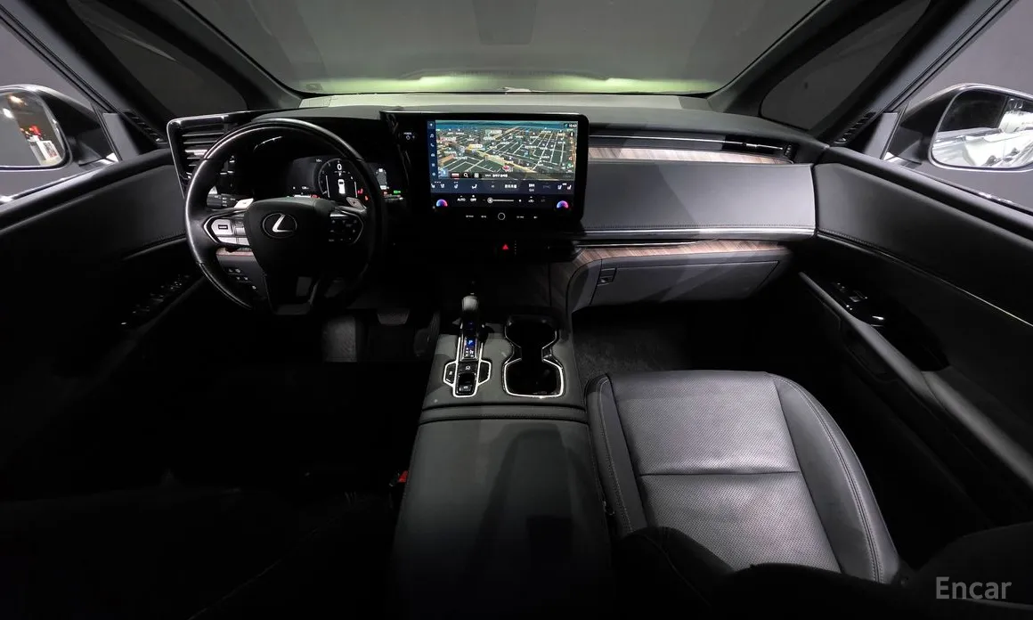 Lexus LM 2024 500h Royal