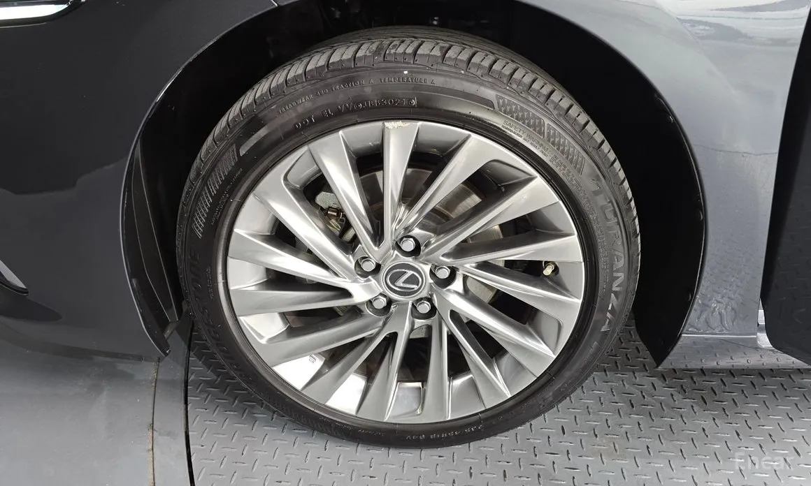 Lexus ES 2018 Luxury Plus