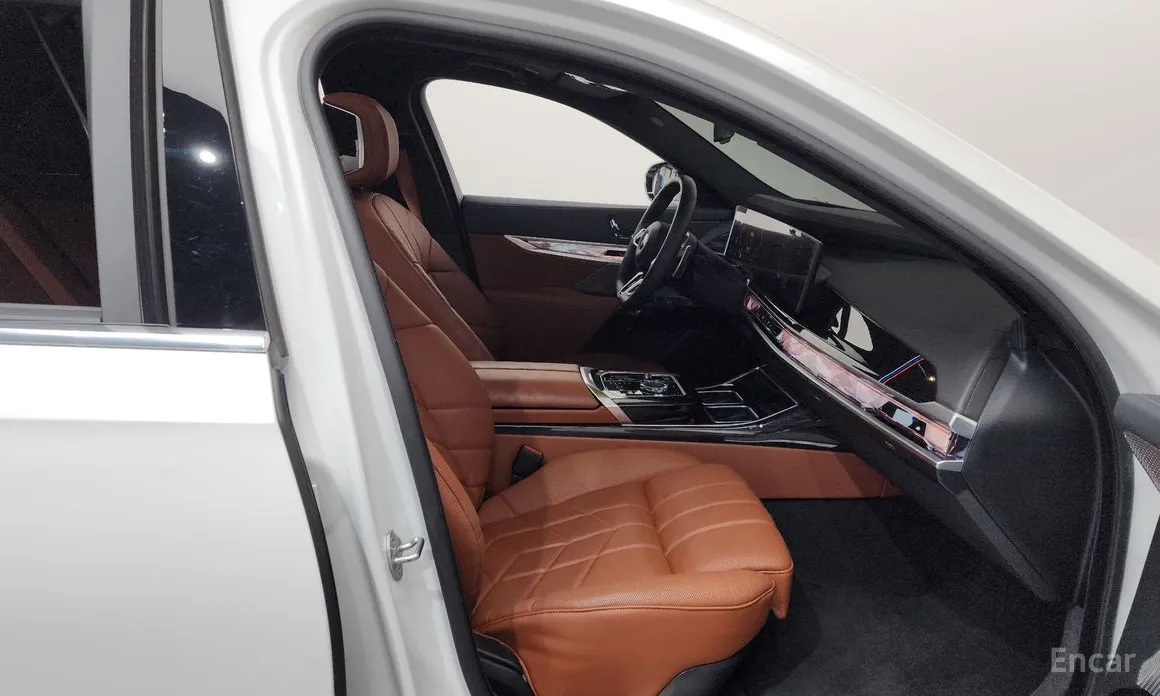 BMW 7 Series 2022 740i xDrive M Sport