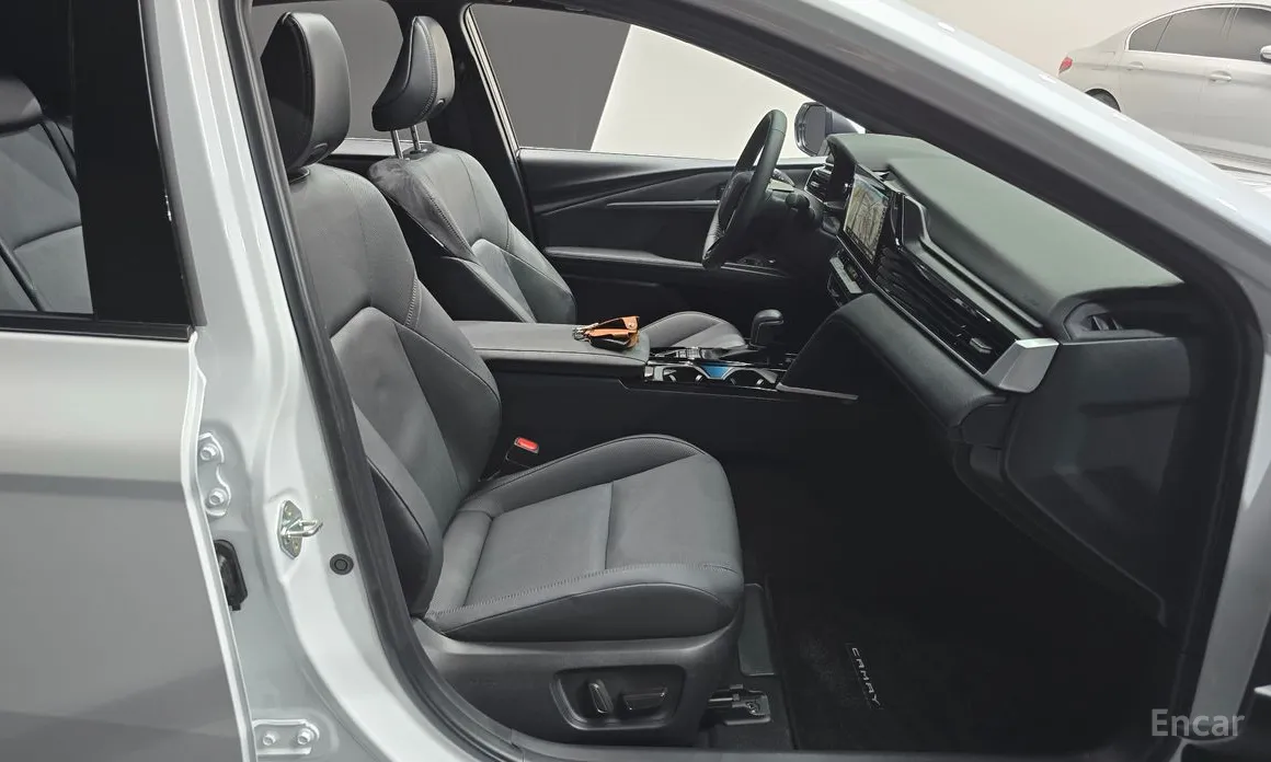 Toyota Camry 2024 2.5 XLE Hybrid