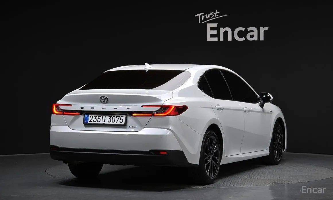 Toyota Camry 2024 2.5 XLE Hybrid