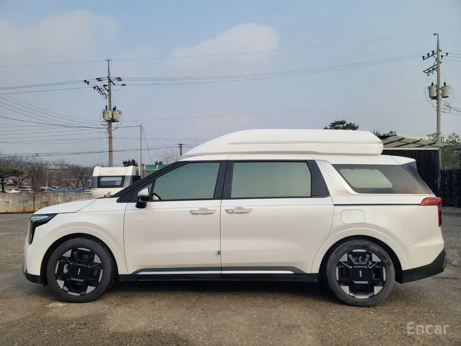 Kia Carnival 2023 HEV 9-Seater Hi-Limousine (Special vehicle)