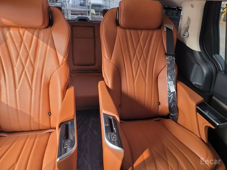 Kia Carnival 2023 HEV 9-Seater Hi-Limousine (Special vehicle)