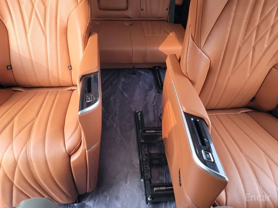 Kia Carnival 2023 HEV 9-Seater Hi-Limousine (Special vehicle)