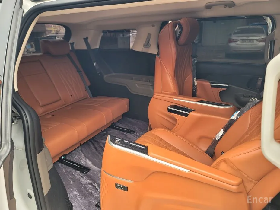 Kia Carnival 2023 HEV 9-Seater Hi-Limousine (Special vehicle)