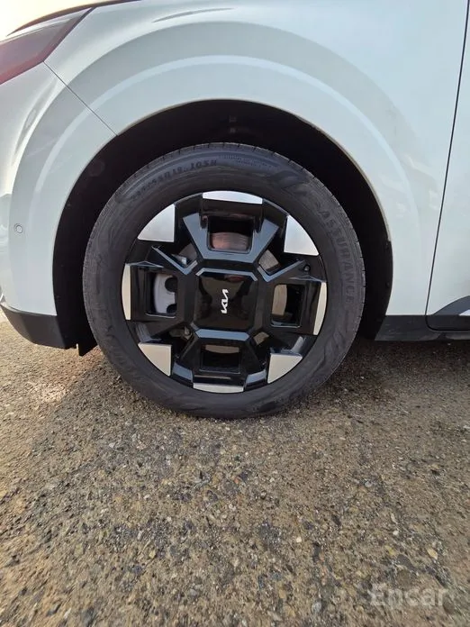 Kia Carnival 2023 HEV 9-Seater Hi-Limousine (Special vehicle)